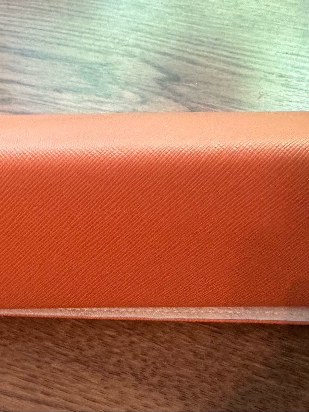 Tory Burch Orange Saffiano leather eyeglass case with Gold Logo - Picture 4 of 6